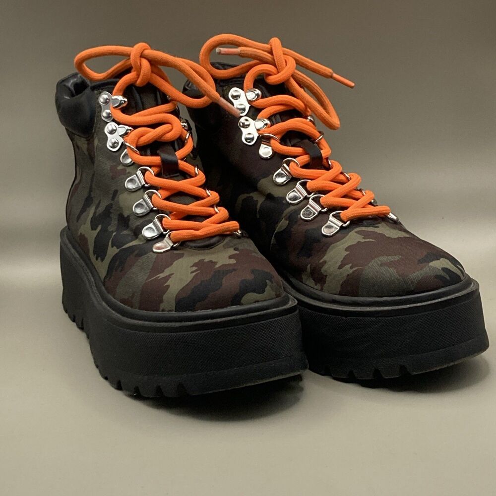Steve Madden Women's Stomp Combat Camo Boot Streetwear Shoes Size 5.5